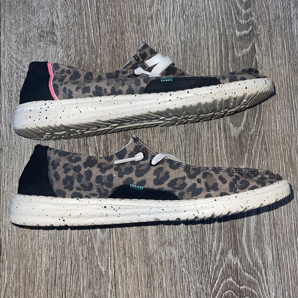 Hey dudes Wendy  Leopard Print Shoes slip on size 7 animal print sneakers - Picture 5 of 7